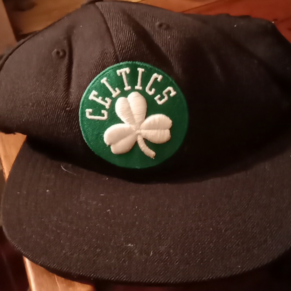💲🤩2 For 10Boston Celtics Sports Cap by Mitchell & Ness Nostalgia Co. 100%Wool.